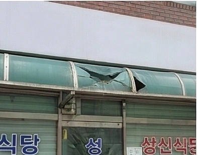 식당 캐노피 교체 시공 후